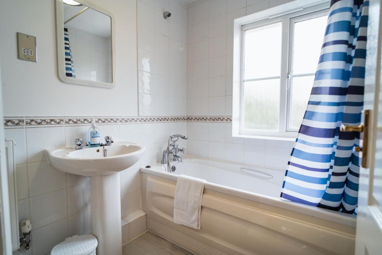 Beautiful Town House With Private Garden And Patio Villa Canford Magna Exterior photo