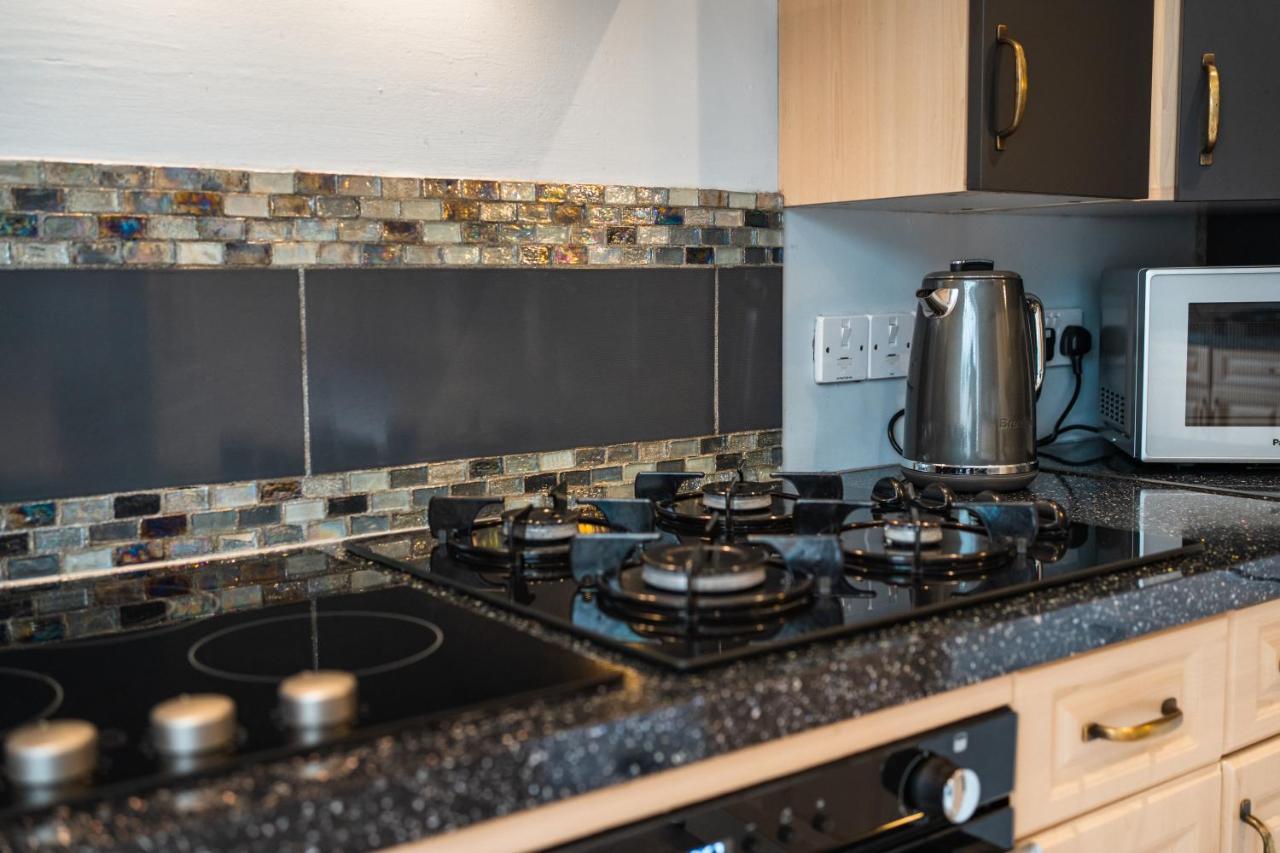 Beautiful Town House With Private Garden And Patio Villa Canford Magna Exterior photo