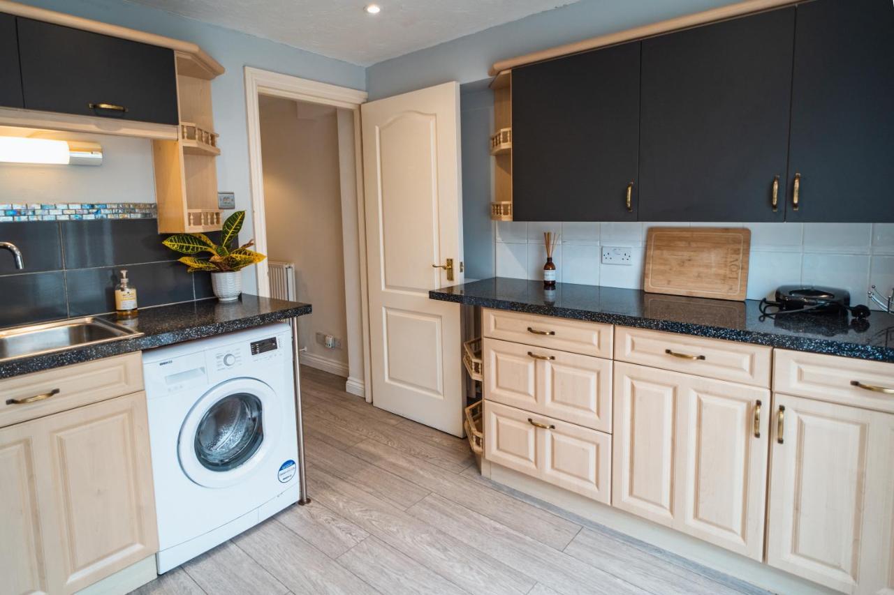 Beautiful Town House With Private Garden And Patio Villa Canford Magna Exterior photo