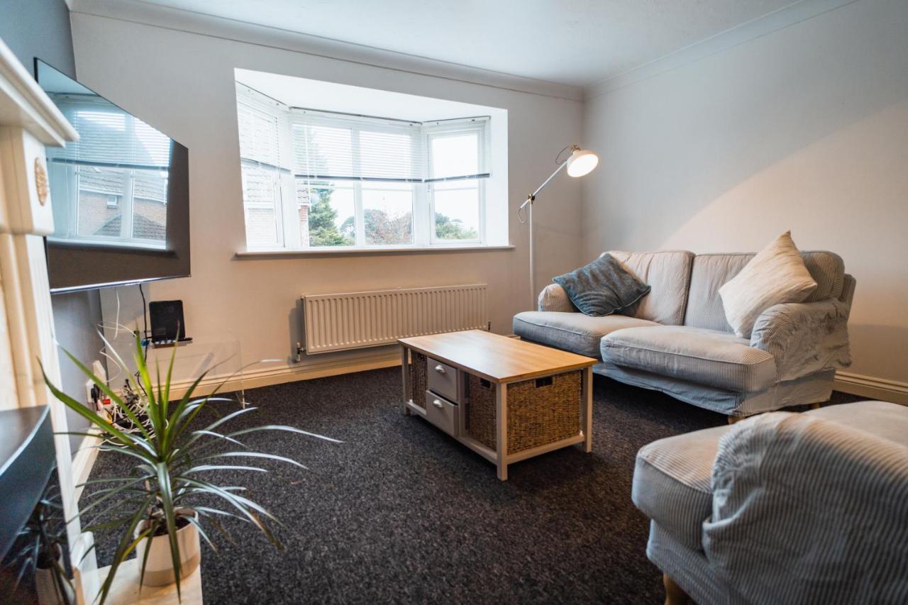 Beautiful Town House With Private Garden And Patio Villa Canford Magna Exterior photo
