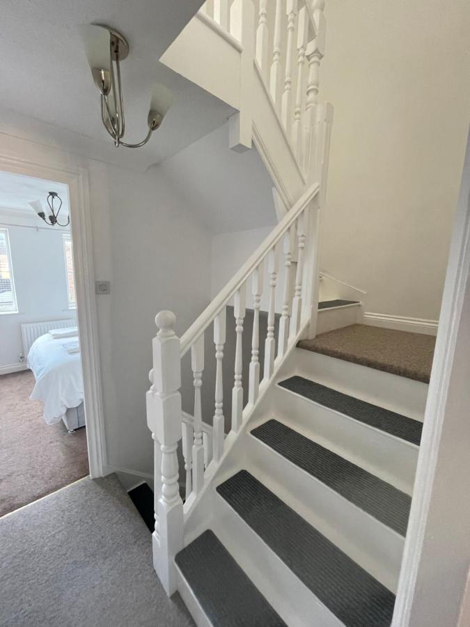 Beautiful Town House With Private Garden And Patio Villa Canford Magna Exterior photo